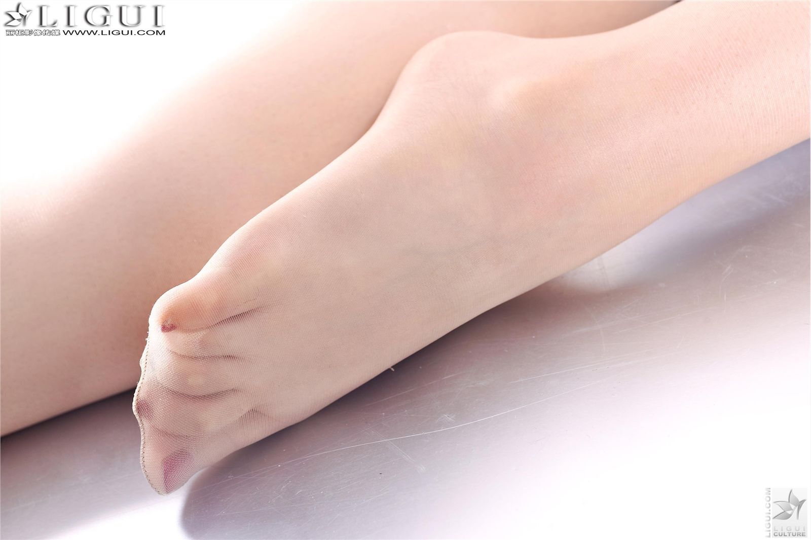 [丽柜] 2013.03.17 网络丽人 MODEL 允儿 丝袜高跟